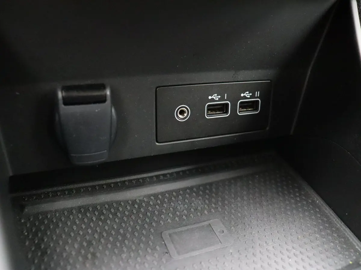 1.6 E-Tech Hybrid 145 Techno | Achteruitrijcamera | Climate Control | Parkeersensoren Voor en Achter | All season banden |