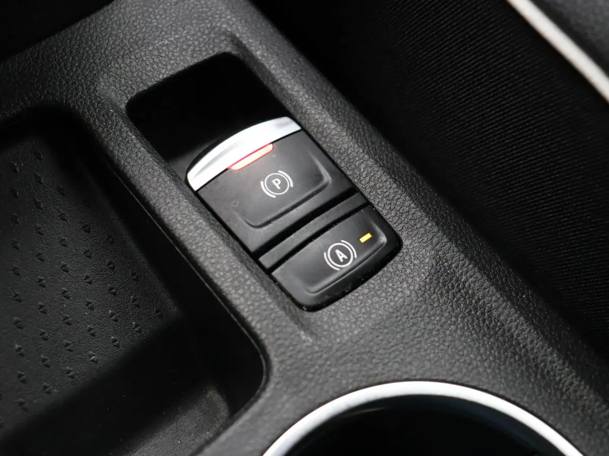 1.6 E-Tech Hybrid 145 Techno | Achteruitrijcamera | Climate Control | Parkeersensoren Voor en Achter | All season banden |