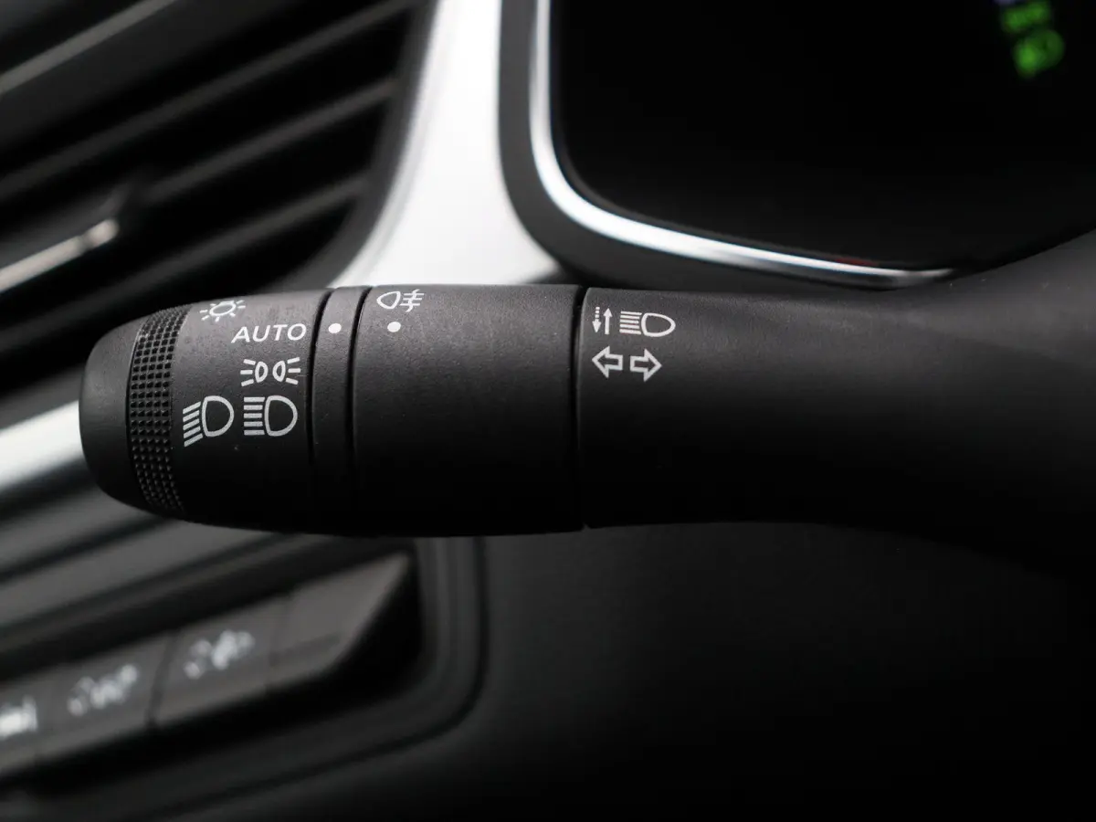 1.6 E-Tech Hybrid 145 Techno | Achteruitrijcamera | Climate Control | Parkeersensoren Voor en Achter | All season banden |