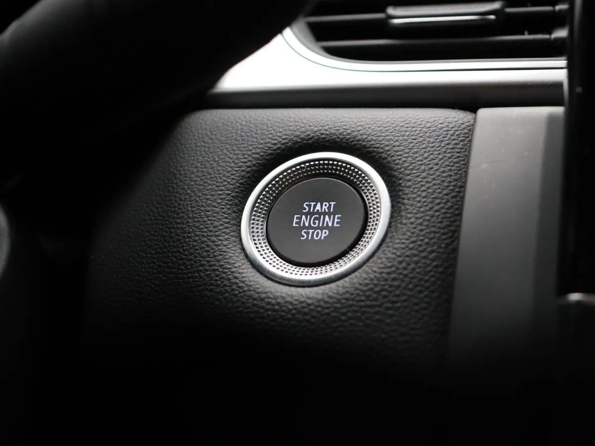 1.6 E-Tech Hybrid 145 Techno | Achteruitrijcamera | Climate Control | Parkeersensoren Voor en Achter | All season banden |