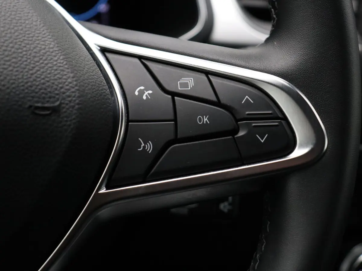 1.6 E-Tech Hybrid 145 Techno | Achteruitrijcamera | Climate Control | Parkeersensoren Voor en Achter | All season banden |