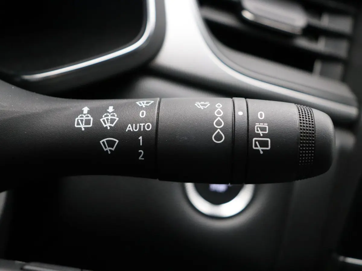 1.6 E-Tech Hybrid 145 Techno | Achteruitrijcamera | Climate Control | Parkeersensoren Voor en Achter | All season banden |