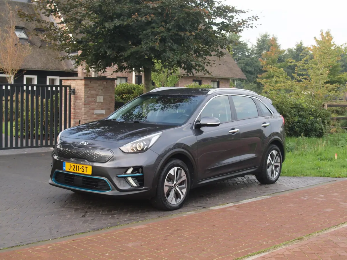 DynamicLine 64 kWh | SOH 100% | Fase 3 | Camera | Trekhaak | Apple Carplay | Dealeronderhouden |