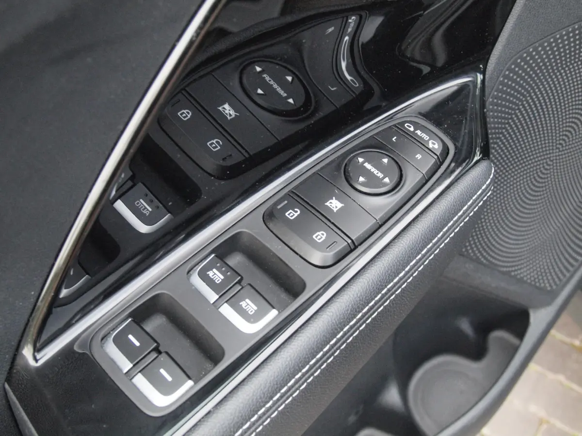 DynamicLine 64 kWh | SOH 100% | Fase 3 | Camera | Trekhaak | Apple Carplay | Dealeronderhouden |