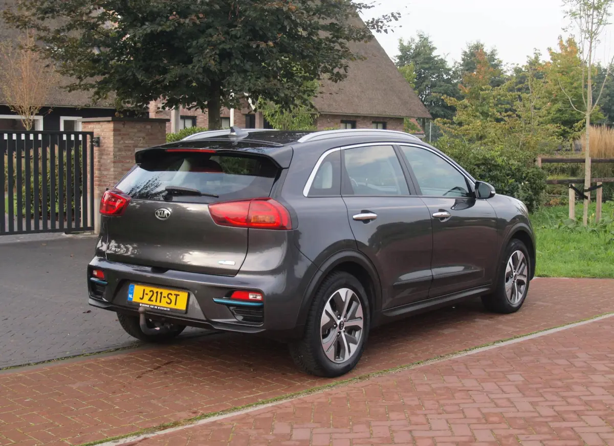 DynamicLine 64 kWh | SOH 100% | Fase 3 | Camera | Trekhaak | Apple Carplay | Dealeronderhouden |