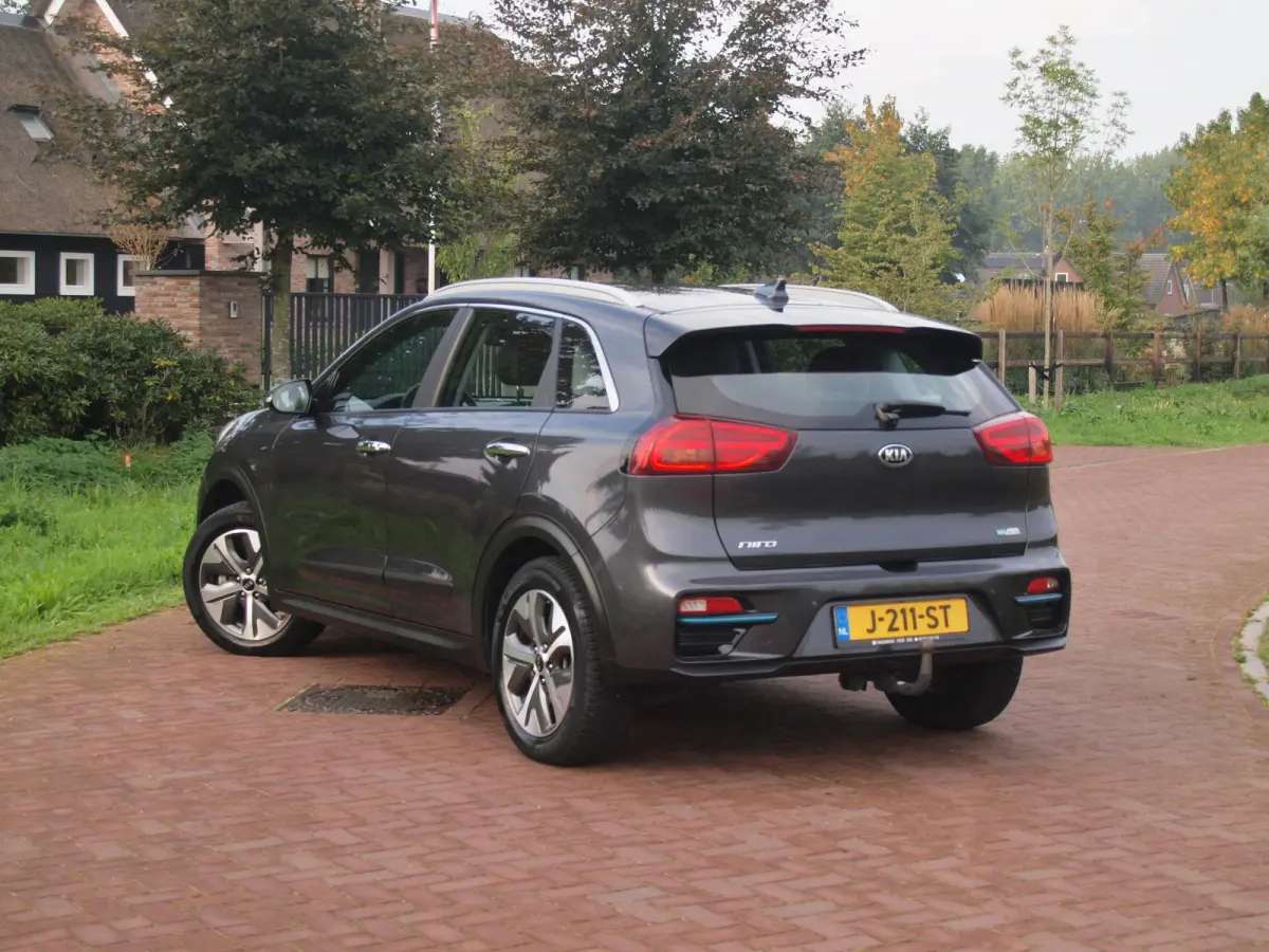 DynamicLine 64 kWh | SOH 100% | Fase 3 | Camera | Trekhaak | Apple Carplay | Dealeronderhouden |