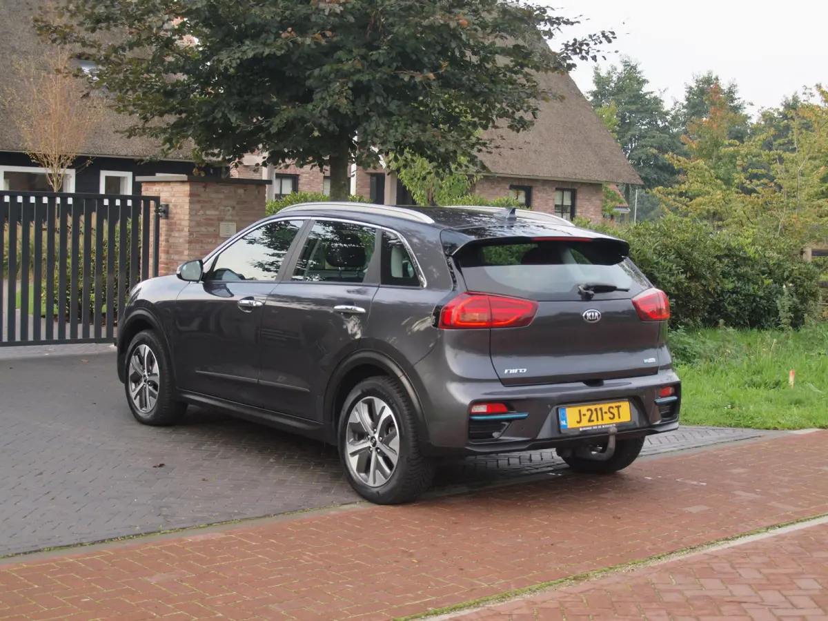 DynamicLine 64 kWh | SOH 100% | Fase 3 | Camera | Trekhaak | Apple Carplay | Dealeronderhouden |