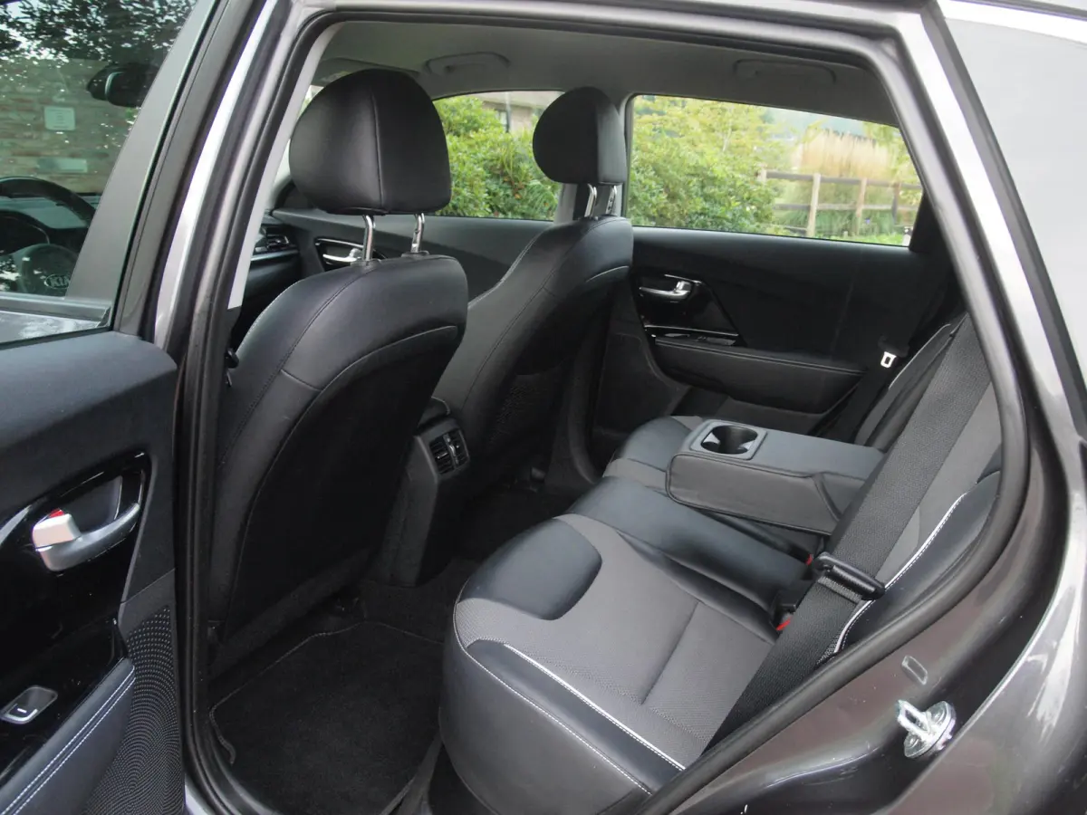 DynamicLine 64 kWh | SOH 100% | Fase 3 | Camera | Trekhaak | Apple Carplay | Dealeronderhouden |