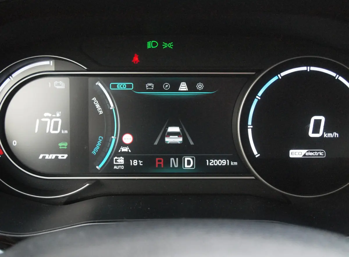 DynamicLine 64 kWh | SOH 100% | Fase 3 | Camera | Trekhaak | Apple Carplay | Dealeronderhouden |
