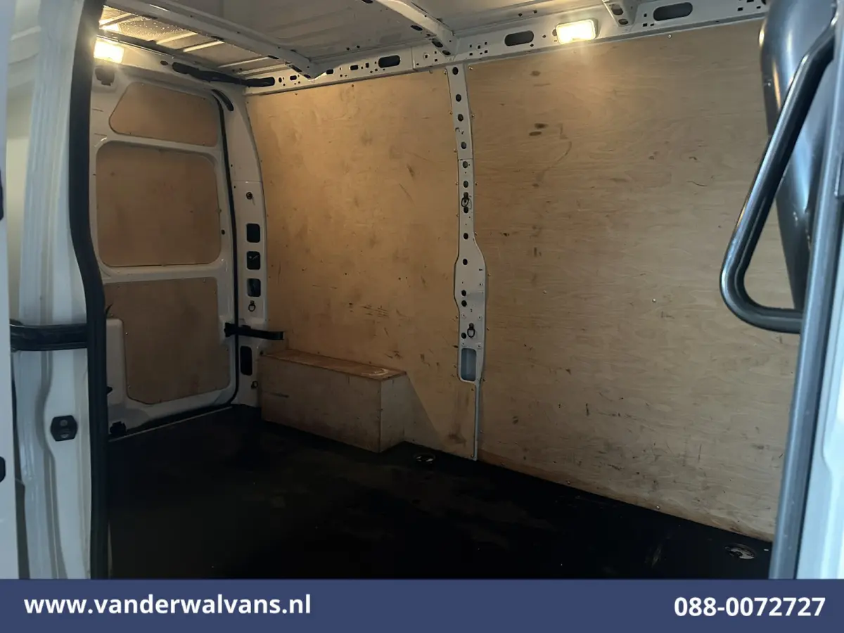 2.3 dCi 136pk L2H2 Euro6 Airco | Navigatie | Camera | Trekhaak | Cruisecontrol Parkeersensoren, Bijrijdersbank