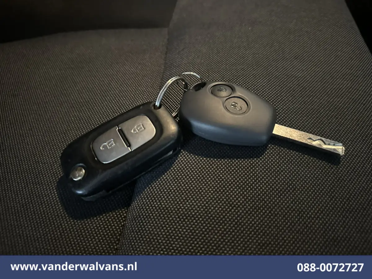 2.3 dCi 136pk L2H2 Euro6 Airco | Navigatie | Camera | Trekhaak | Cruisecontrol Parkeersensoren, Bijrijdersbank