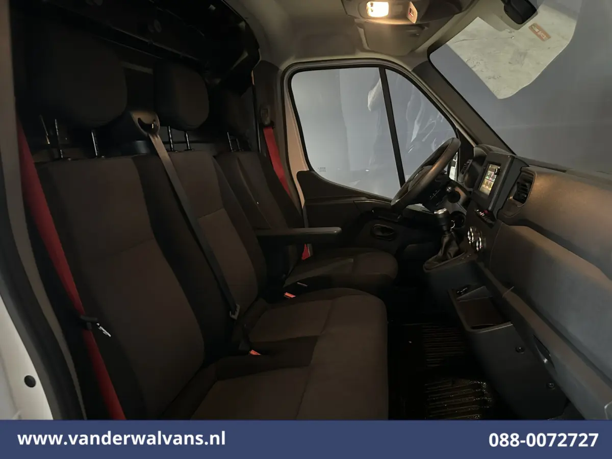 2.3 dCi 136pk L2H2 Euro6 Airco | Navigatie | Camera | Trekhaak | Cruisecontrol Parkeersensoren, Bijrijdersbank