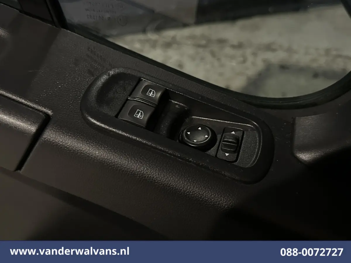 2.3 dCi 136pk L2H2 Euro6 Airco | Navigatie | Camera | Trekhaak | Cruisecontrol Parkeersensoren, Bijrijdersbank