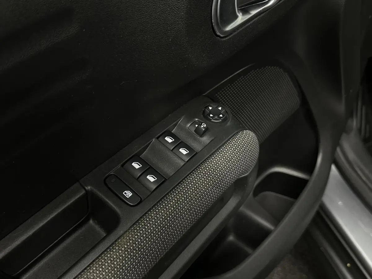 1.2 PureTech S&S Business PANO NAVI TREKHAAK CRUISE CARPLAY.