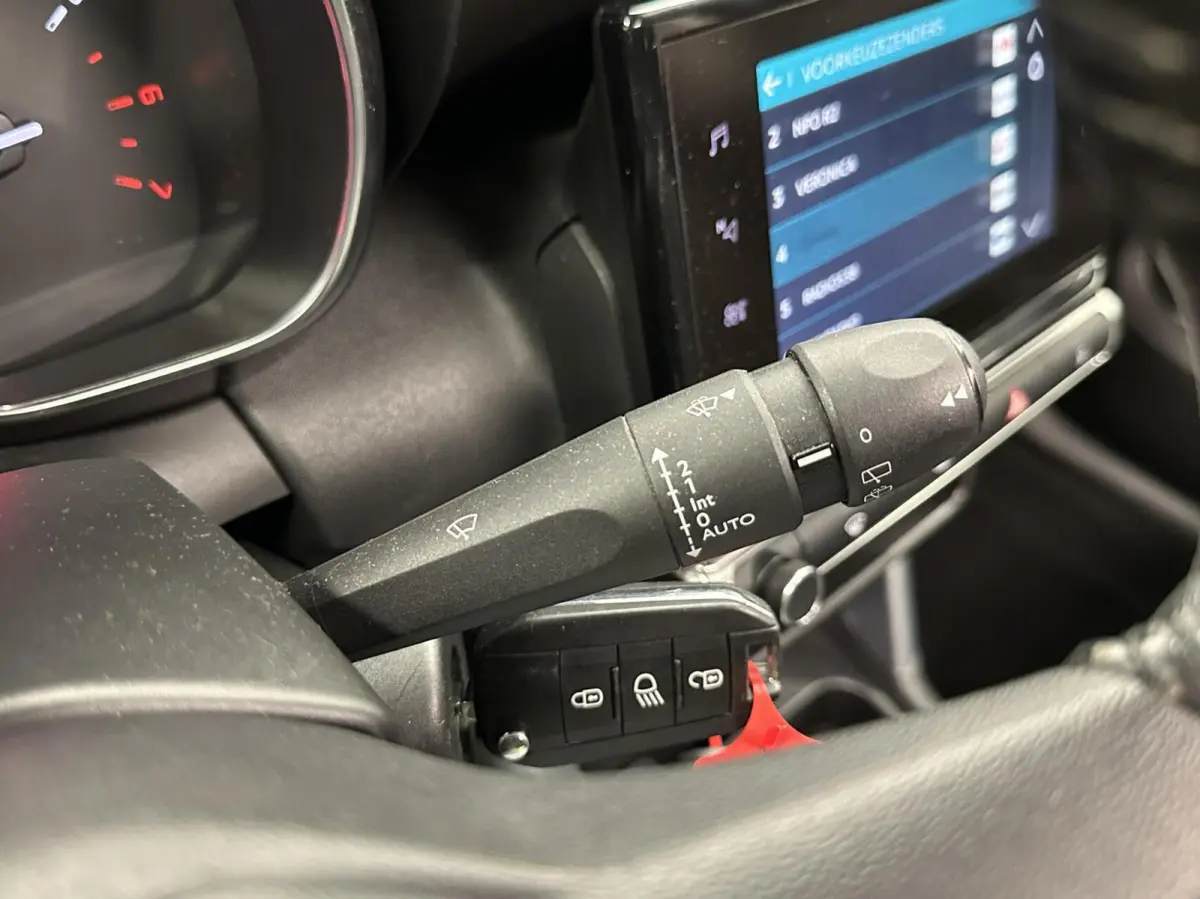 1.2 PureTech S&S Business PANO NAVI TREKHAAK CRUISE CARPLAY.