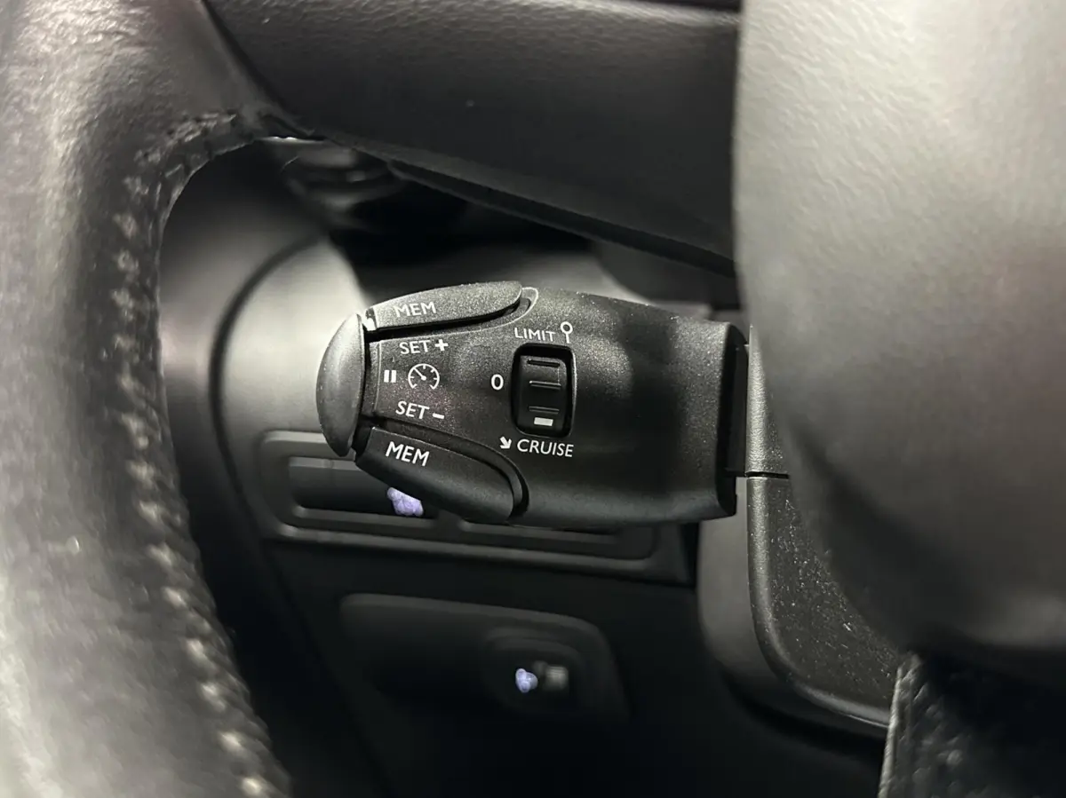 1.2 PureTech S&S Business PANO NAVI TREKHAAK CRUISE CARPLAY.