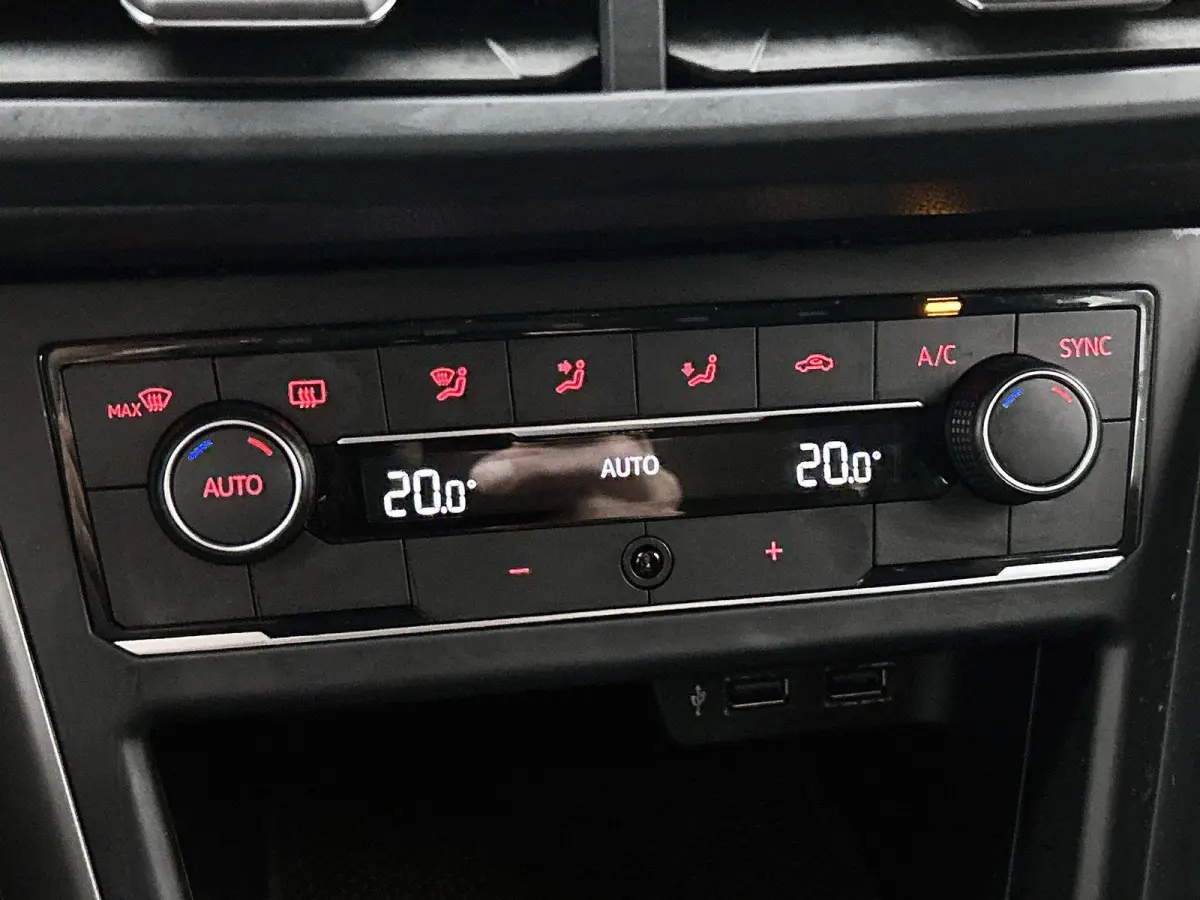 1.0 TSI Comfortline Business | Apple Carplay / Android Auto | Climate Control | Cruise Control | Parkeersensoren |