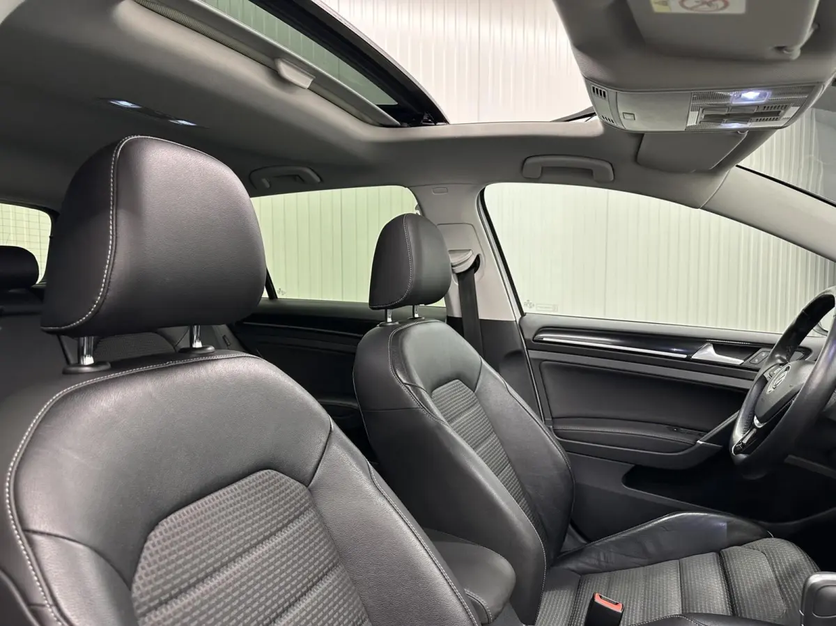 1.6 TDI Connected Series PANO NAVI CRUISE LM ECC CARPLAY.