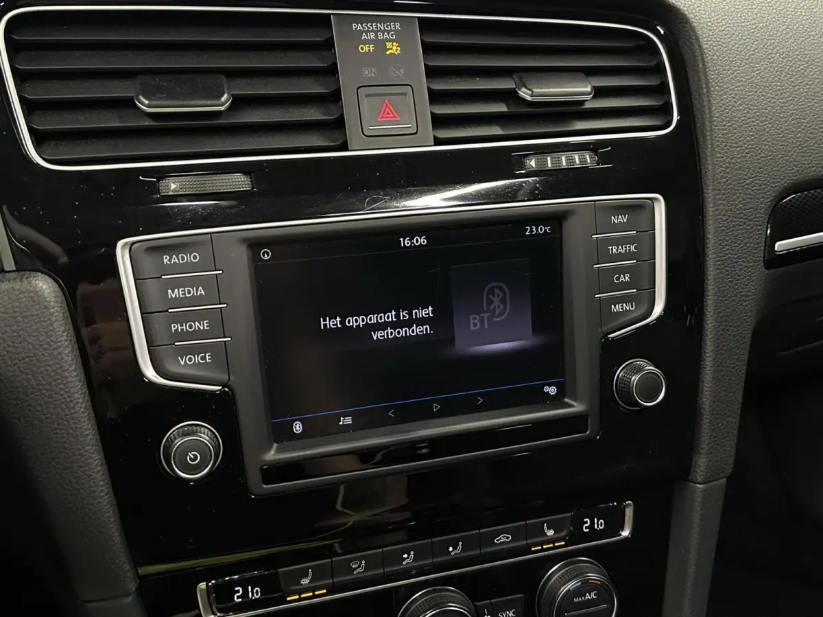 1.6 TDI Connected Series PANO NAVI CRUISE LM ECC CARPLAY.