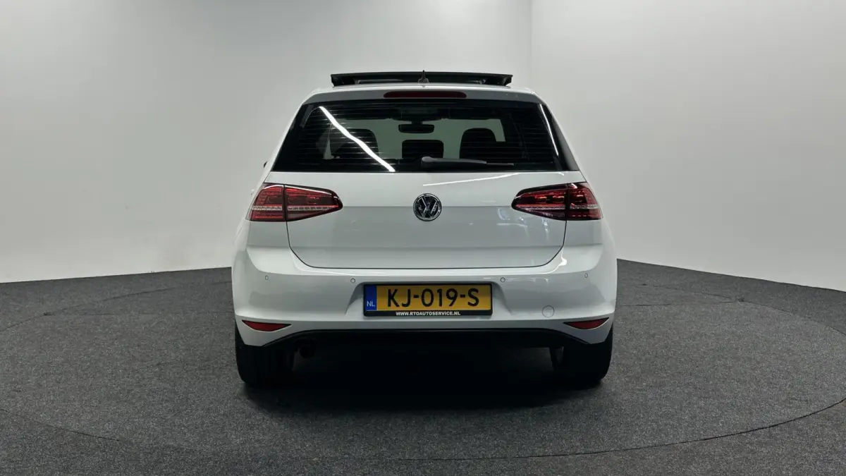 1.6 TDI Connected Series PANO NAVI CRUISE LM ECC CARPLAY.