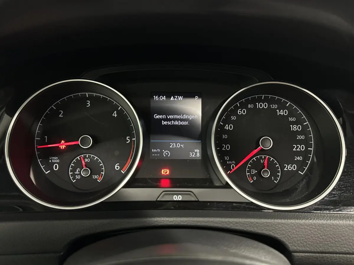 1.6 TDI Connected Series PANO NAVI CRUISE LM ECC CARPLAY.