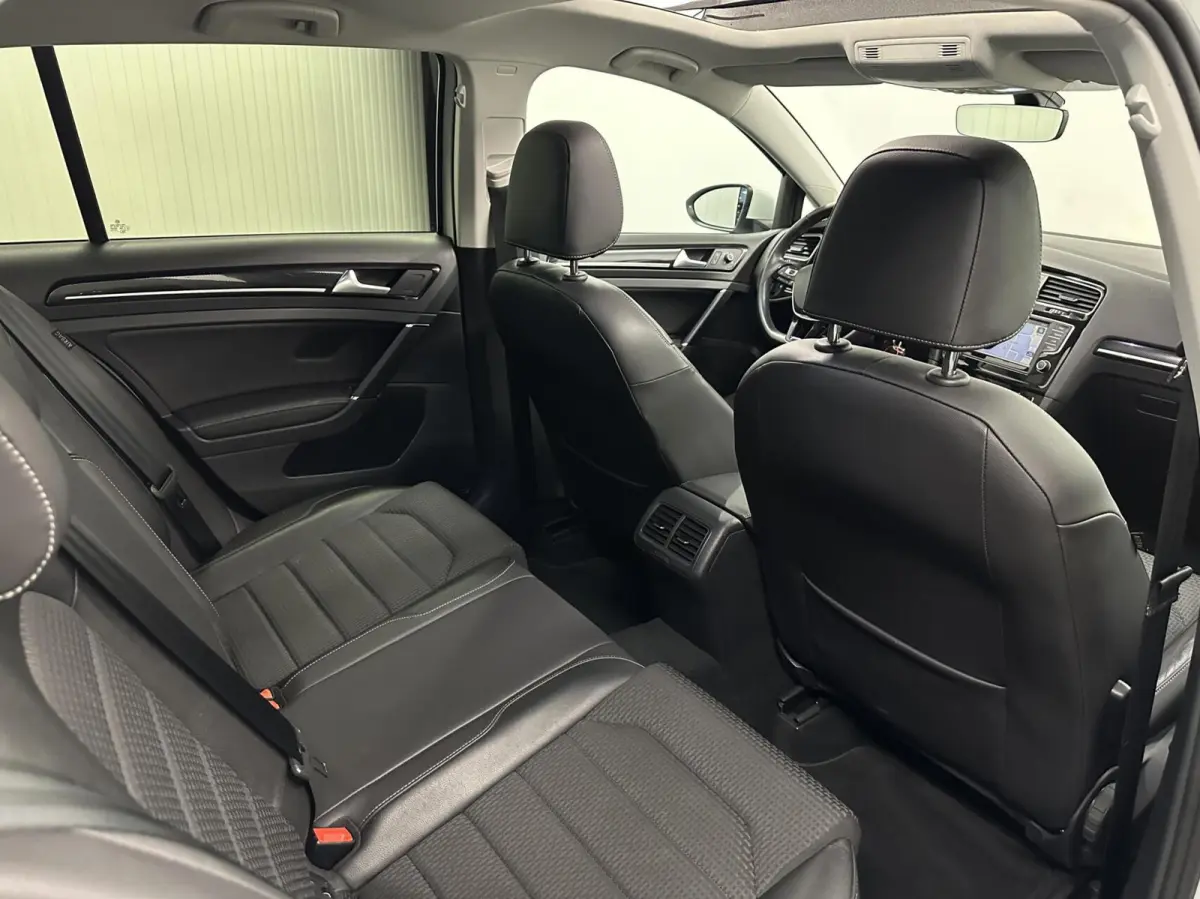 1.6 TDI Connected Series PANO NAVI CRUISE LM ECC CARPLAY.