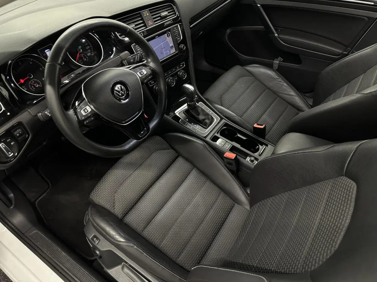 1.6 TDI Connected Series PANO NAVI CRUISE LM ECC CARPLAY.