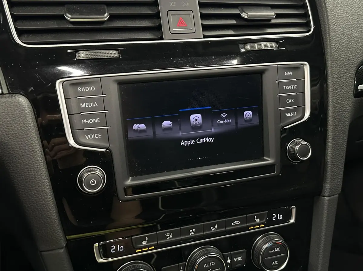 1.6 TDI Connected Series PANO NAVI CRUISE LM ECC CARPLAY.