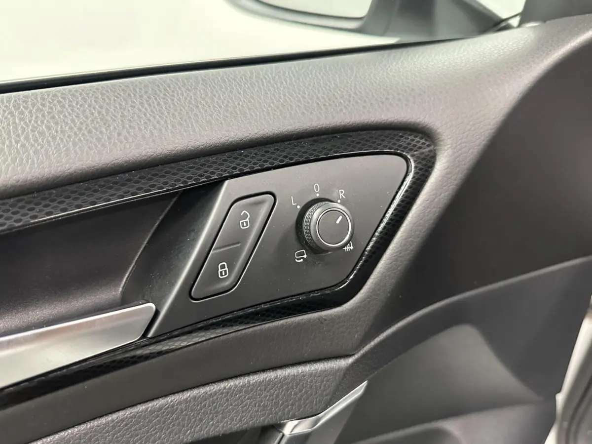 1.6 TDI Connected Series PANO NAVI CRUISE LM ECC CARPLAY.