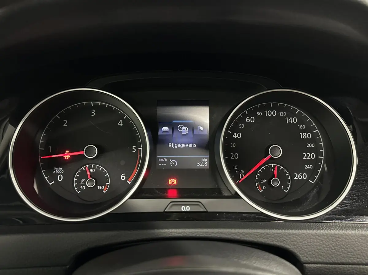 1.6 TDI Connected Series PANO NAVI CRUISE LM ECC CARPLAY.