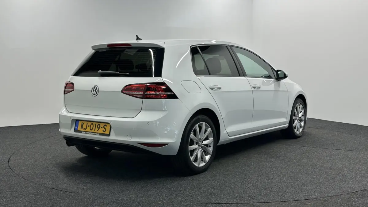 1.6 TDI Connected Series PANO NAVI CRUISE LM ECC CARPLAY.