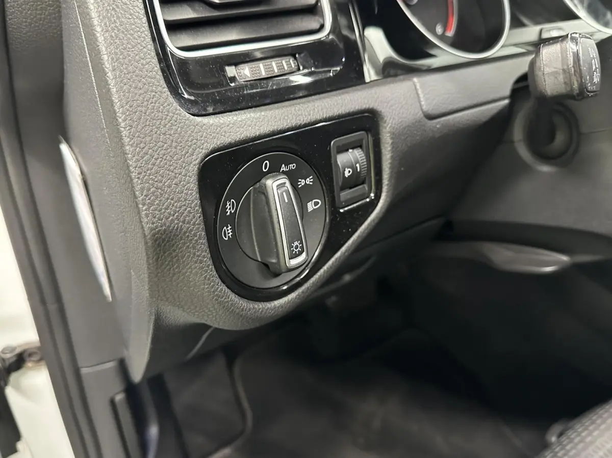 1.6 TDI Connected Series PANO NAVI CRUISE LM ECC CARPLAY.