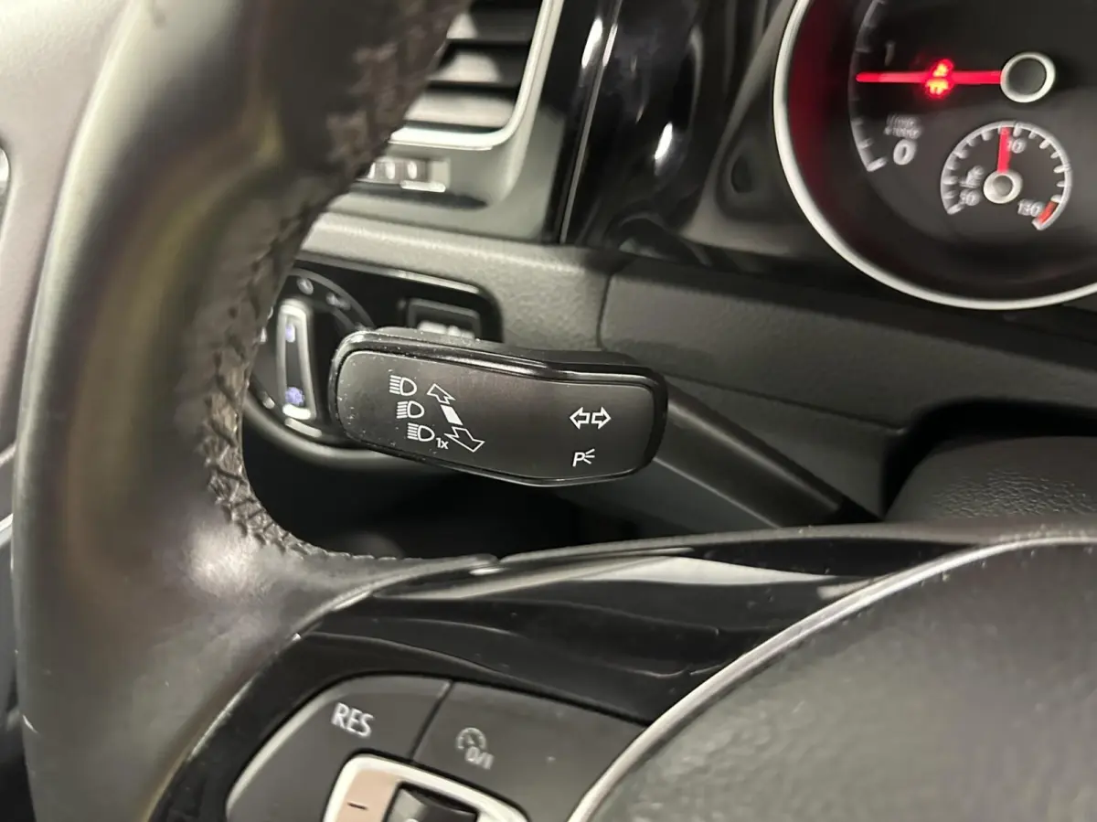 1.6 TDI Connected Series PANO NAVI CRUISE LM ECC CARPLAY.