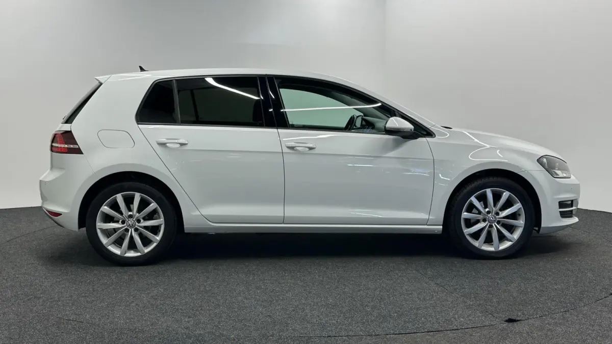1.6 TDI Connected Series PANO NAVI CRUISE LM ECC CARPLAY.