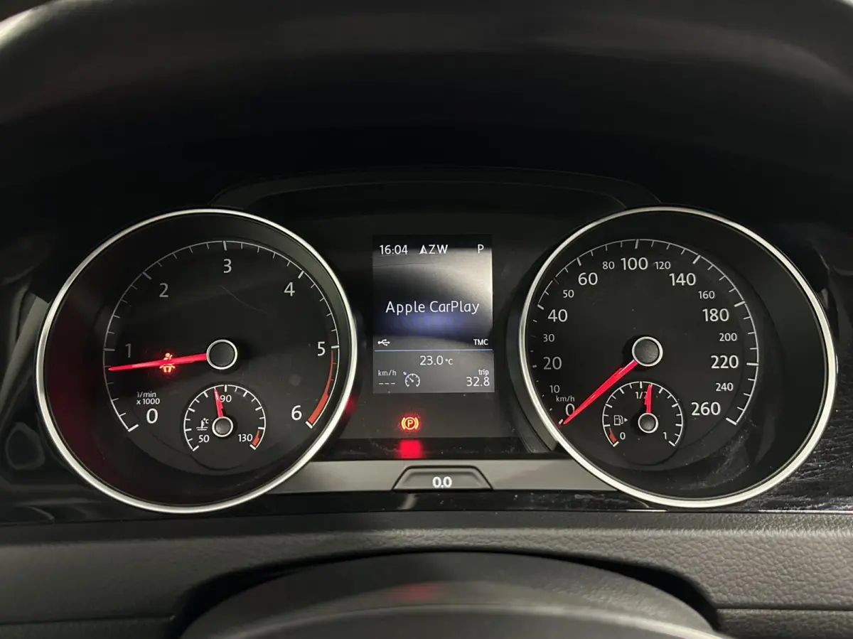 1.6 TDI Connected Series PANO NAVI CRUISE LM ECC CARPLAY.