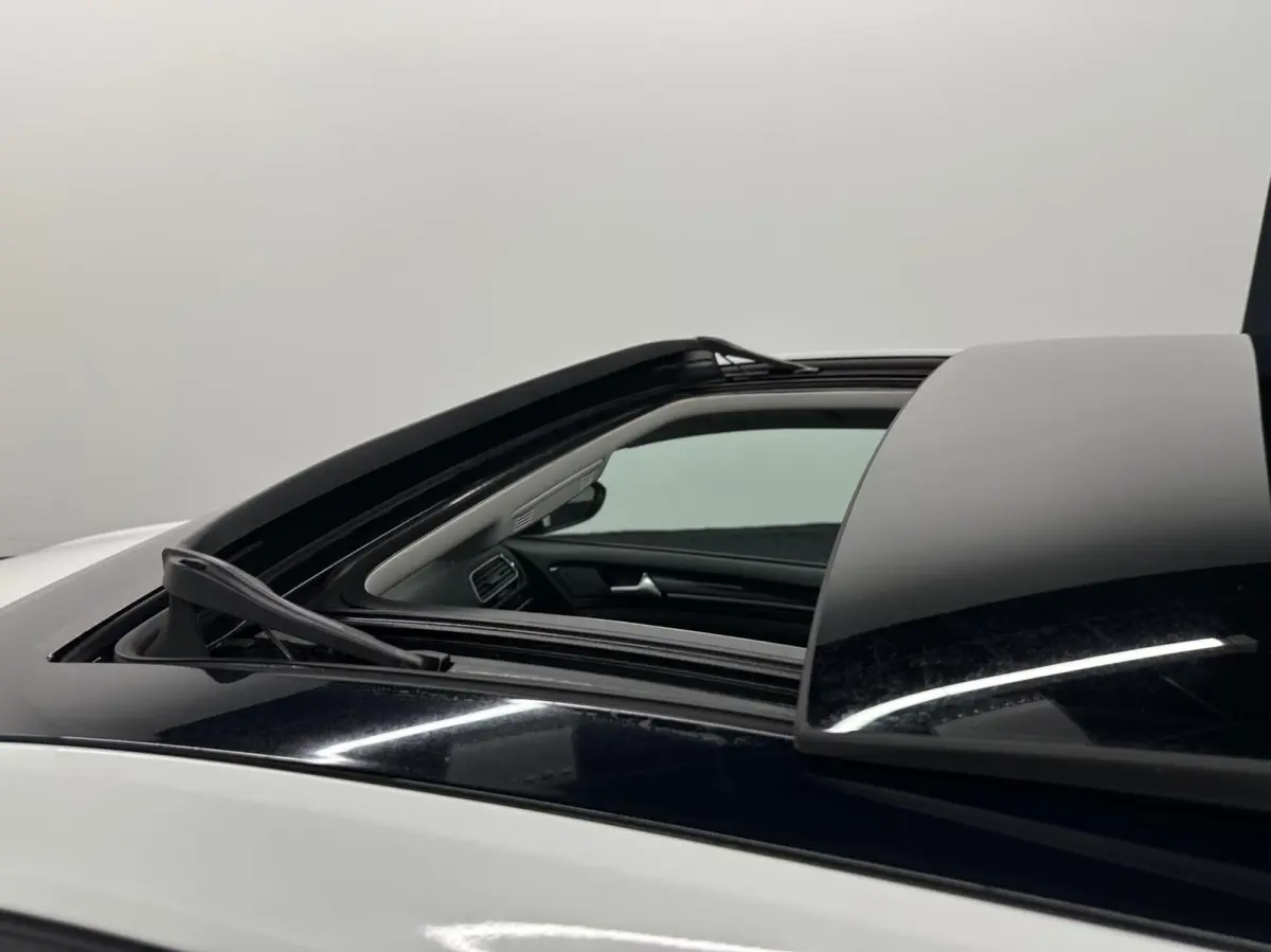 1.6 TDI Connected Series PANO NAVI CRUISE LM ECC CARPLAY.