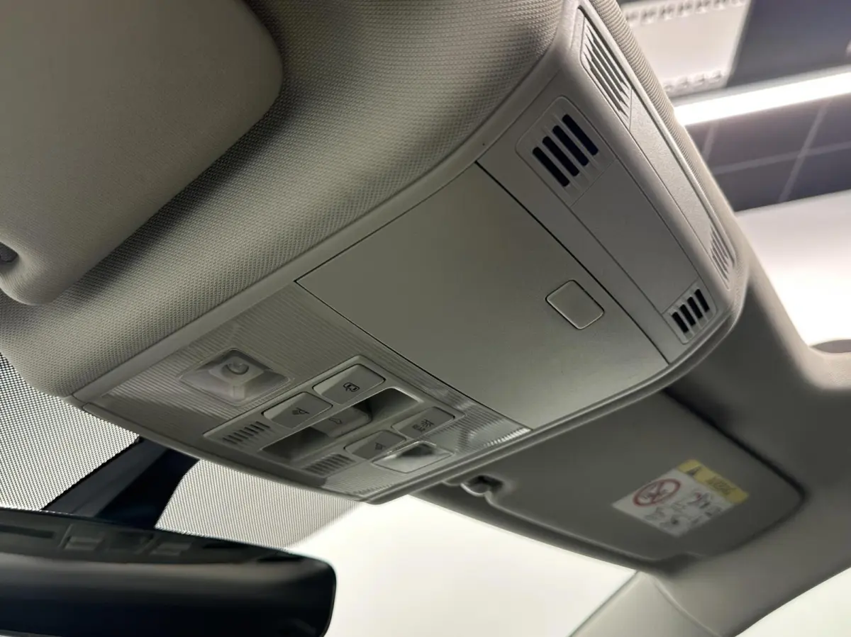 1.6 TDI Connected Series PANO NAVI CRUISE LM ECC CARPLAY.