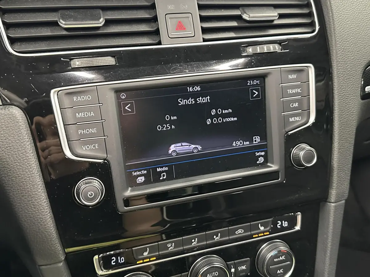 1.6 TDI Connected Series PANO NAVI CRUISE LM ECC CARPLAY.
