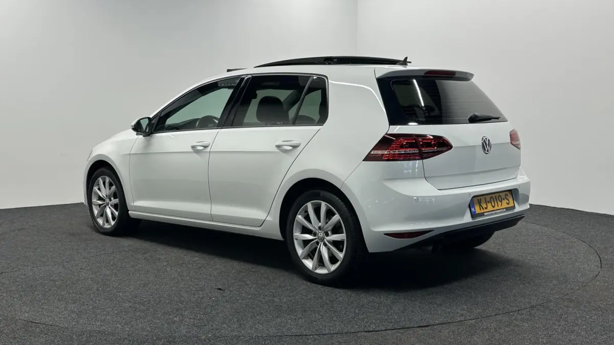 1.6 TDI Connected Series PANO NAVI CRUISE LM ECC CARPLAY.