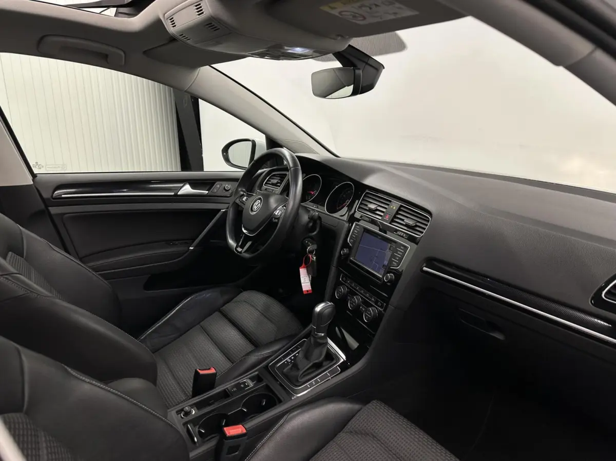 1.6 TDI Connected Series PANO NAVI CRUISE LM ECC CARPLAY.
