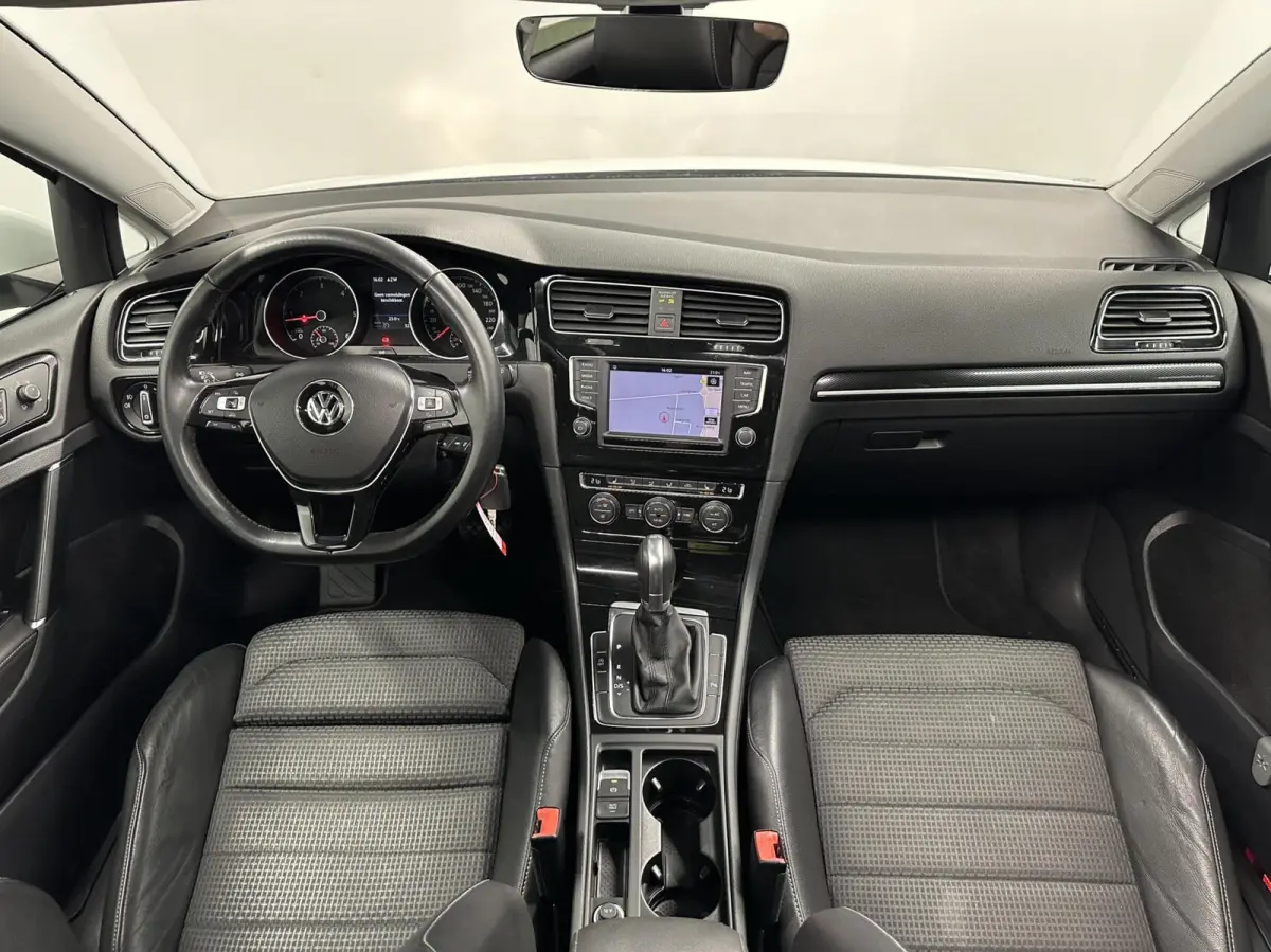 1.6 TDI Connected Series PANO NAVI CRUISE LM ECC CARPLAY.