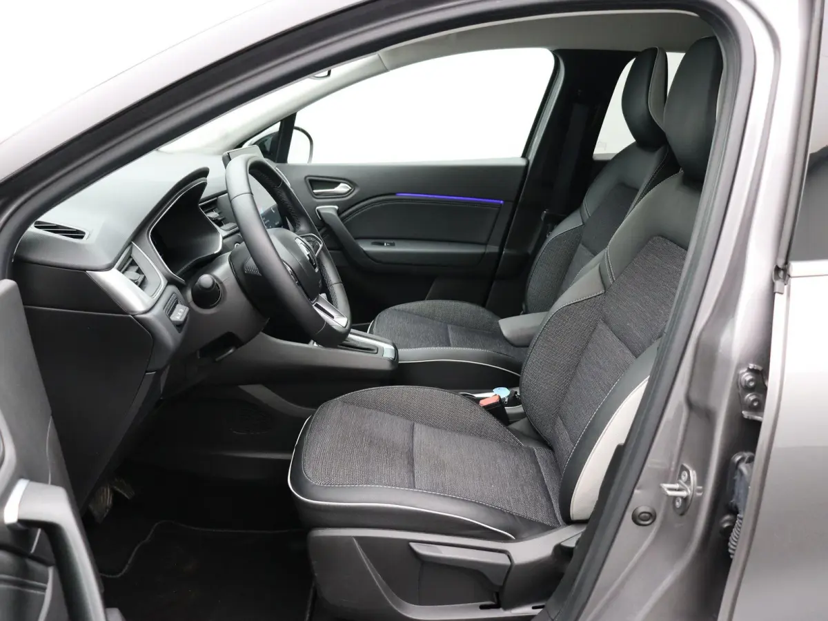 E-Tech Hybrid 145pk Techno | Led | Half leder | Apple carplay & Android auto | achteruitrij camera |