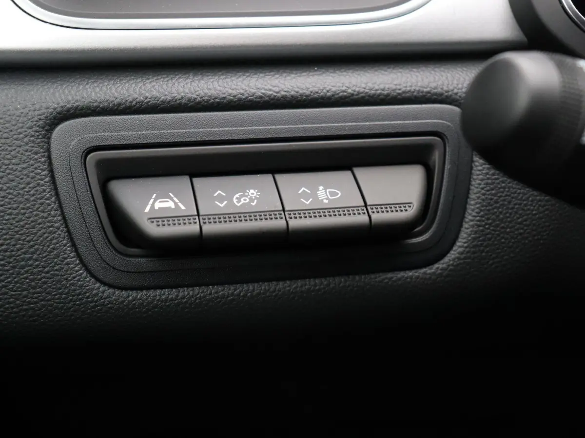E-Tech Hybrid 145pk Techno | Led | Half leder | Apple carplay & Android auto | achteruitrij camera |