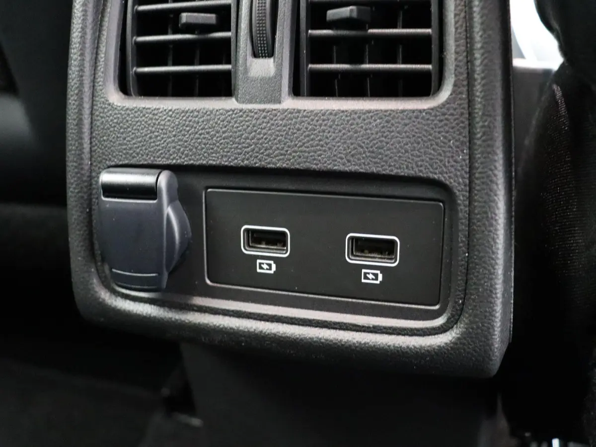 E-Tech Hybrid 145pk Techno | Led | Half leder | Apple carplay & Android auto | achteruitrij camera |