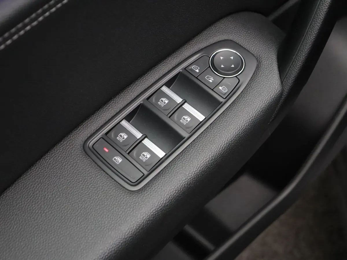 E-Tech Hybrid 145pk Techno | Led | Half leder | Apple carplay & Android auto | achteruitrij camera |