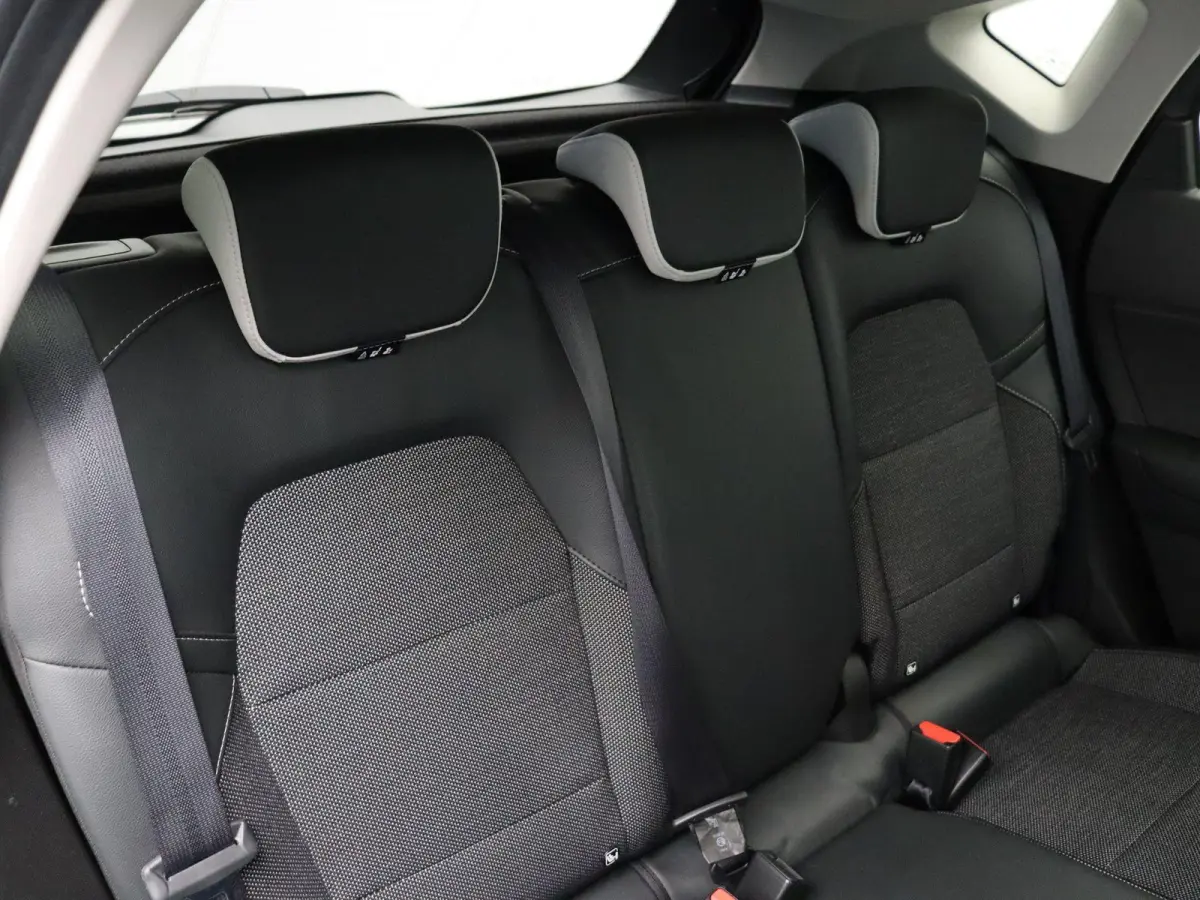 E-Tech Hybrid 145pk Techno | Led | Half leder | Apple carplay & Android auto | achteruitrij camera |