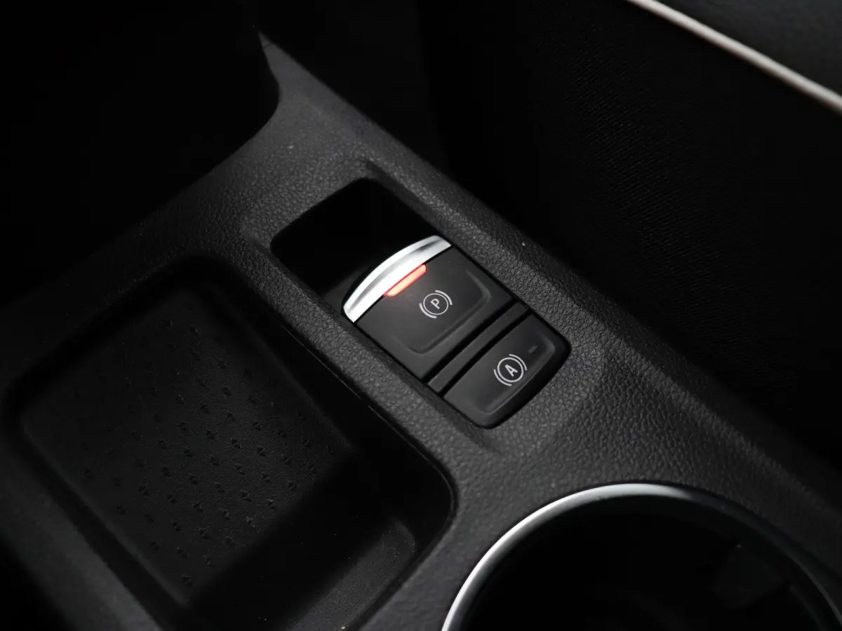 E-Tech Hybrid 145pk Techno | Led | Half leder | Apple carplay & Android auto | achteruitrij camera |