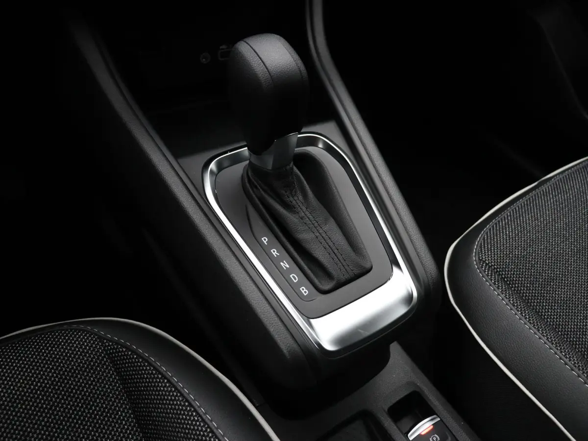 E-Tech Hybrid 145pk Techno | Led | Half leder | Apple carplay & Android auto | achteruitrij camera |
