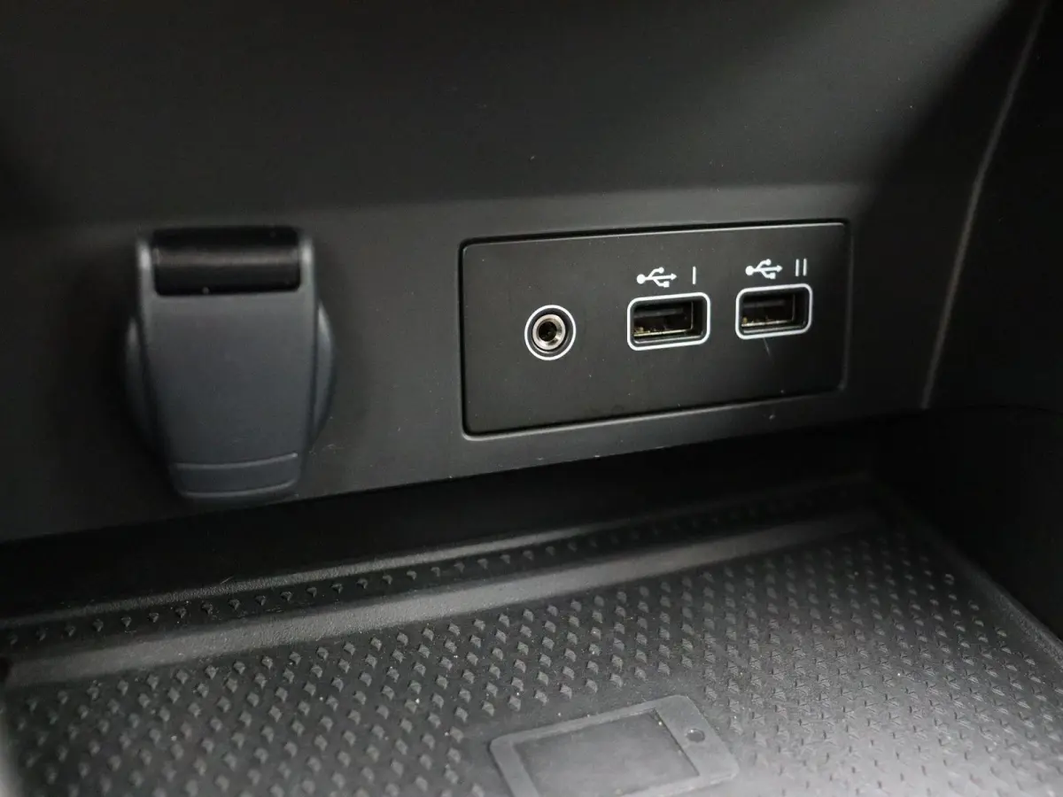 E-Tech Hybrid 145pk Techno | Led | Half leder | Apple carplay & Android auto | achteruitrij camera |