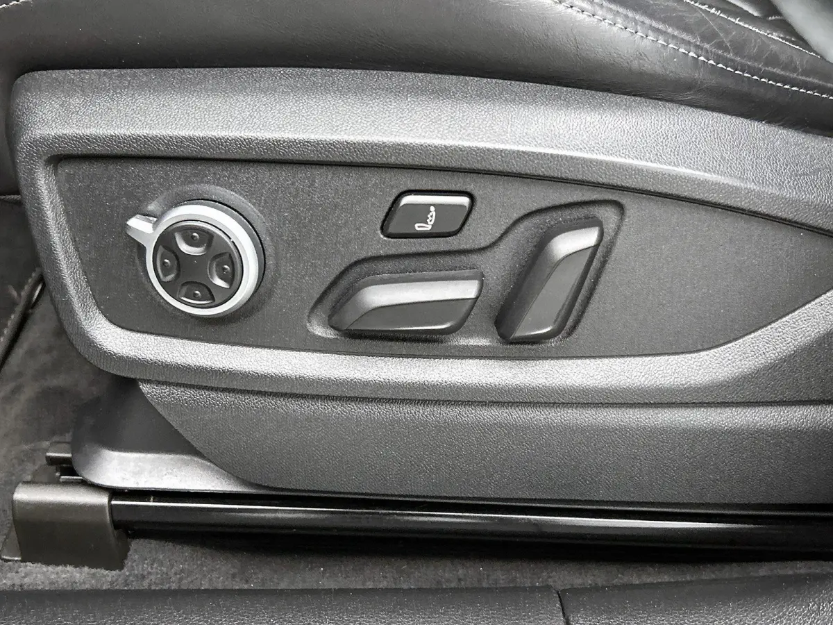 55 TFSI e quattro Competition | S-Line | Panoramadak | Trekhaak | Stoelverwarming | Stoelmassage | Luchtvering |